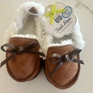 NWT Infant Tan Faux Fur Lace-Up Booties Size 5